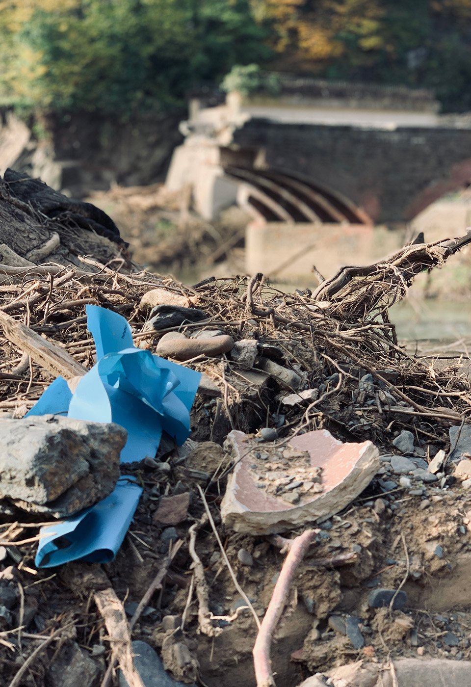 Nele im Interview mit einen Mann.