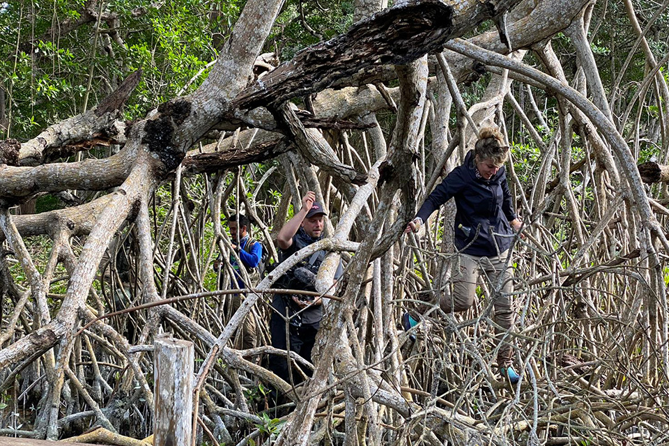 Die PicturePunks Nele und Kathrin auf einer Couch